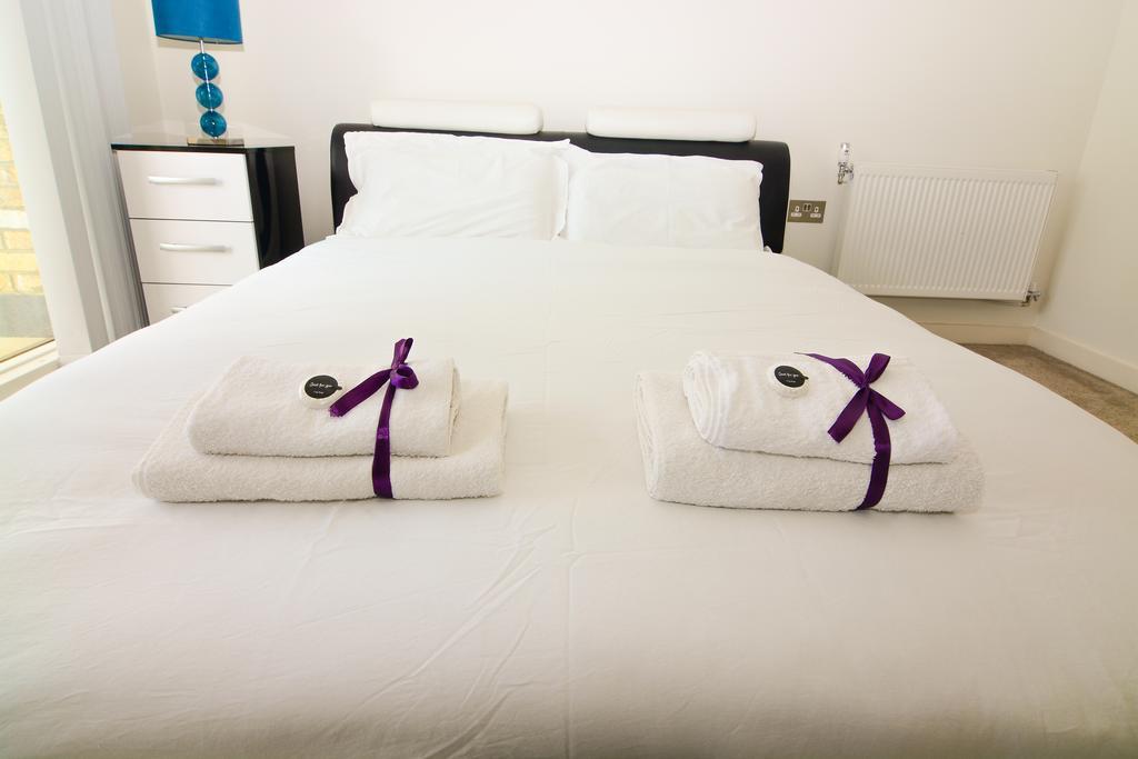 לונדון Apartment Wharf - Cambridge Av מראה חיצוני תמונה