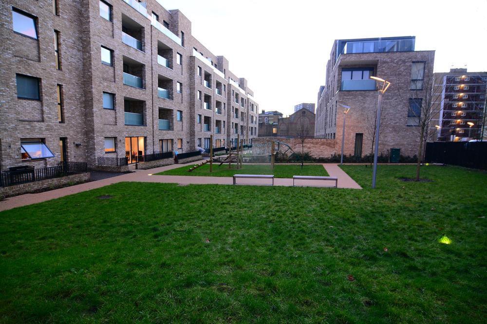 לונדון Apartment Wharf - Cambridge Av מראה חיצוני תמונה
