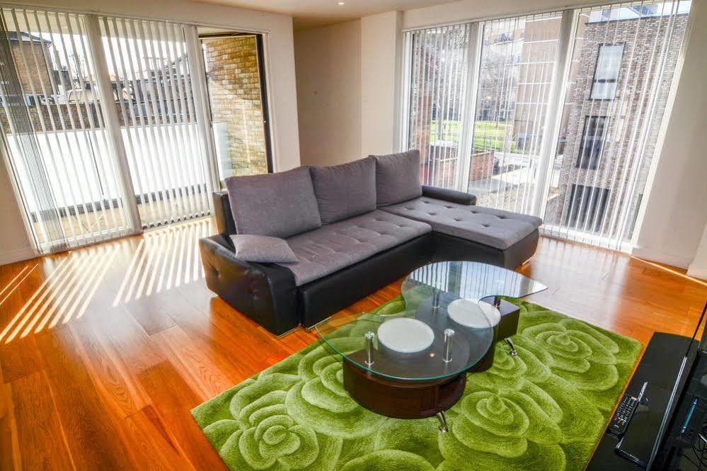לונדון Apartment Wharf - Cambridge Av מראה חיצוני תמונה