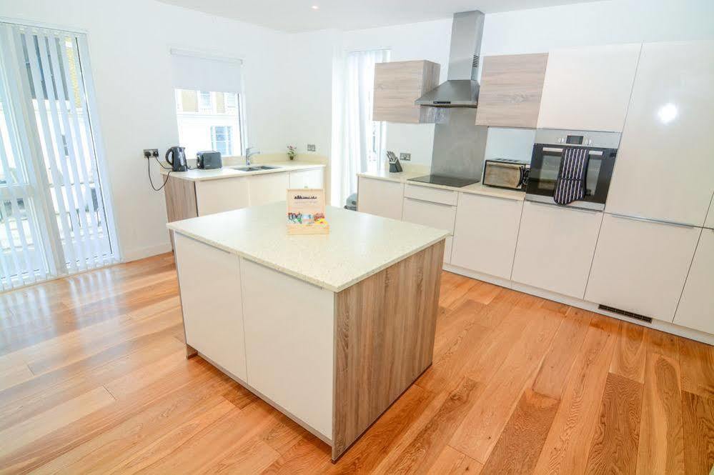 לונדון Apartment Wharf - Cambridge Av מראה חיצוני תמונה