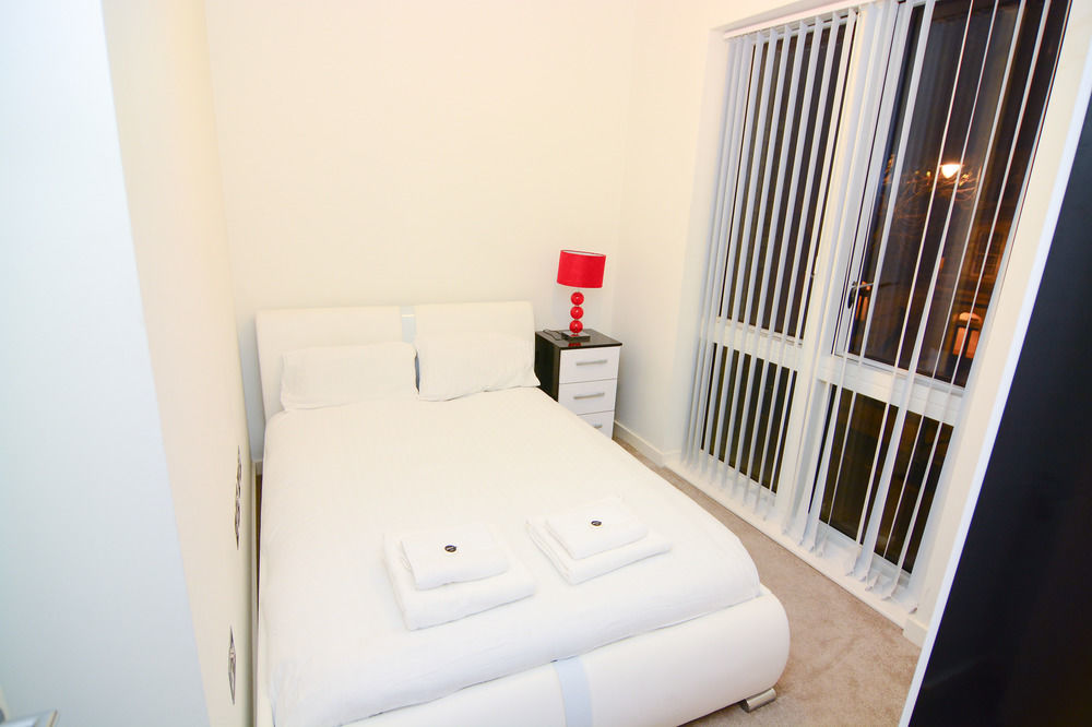 לונדון Apartment Wharf - Cambridge Av מראה חיצוני תמונה
