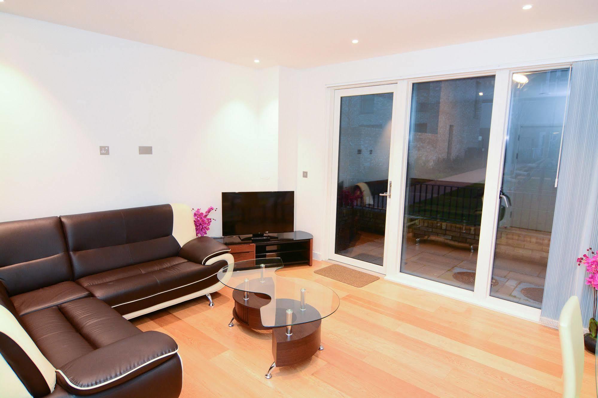 לונדון Apartment Wharf - Cambridge Av מראה חיצוני תמונה