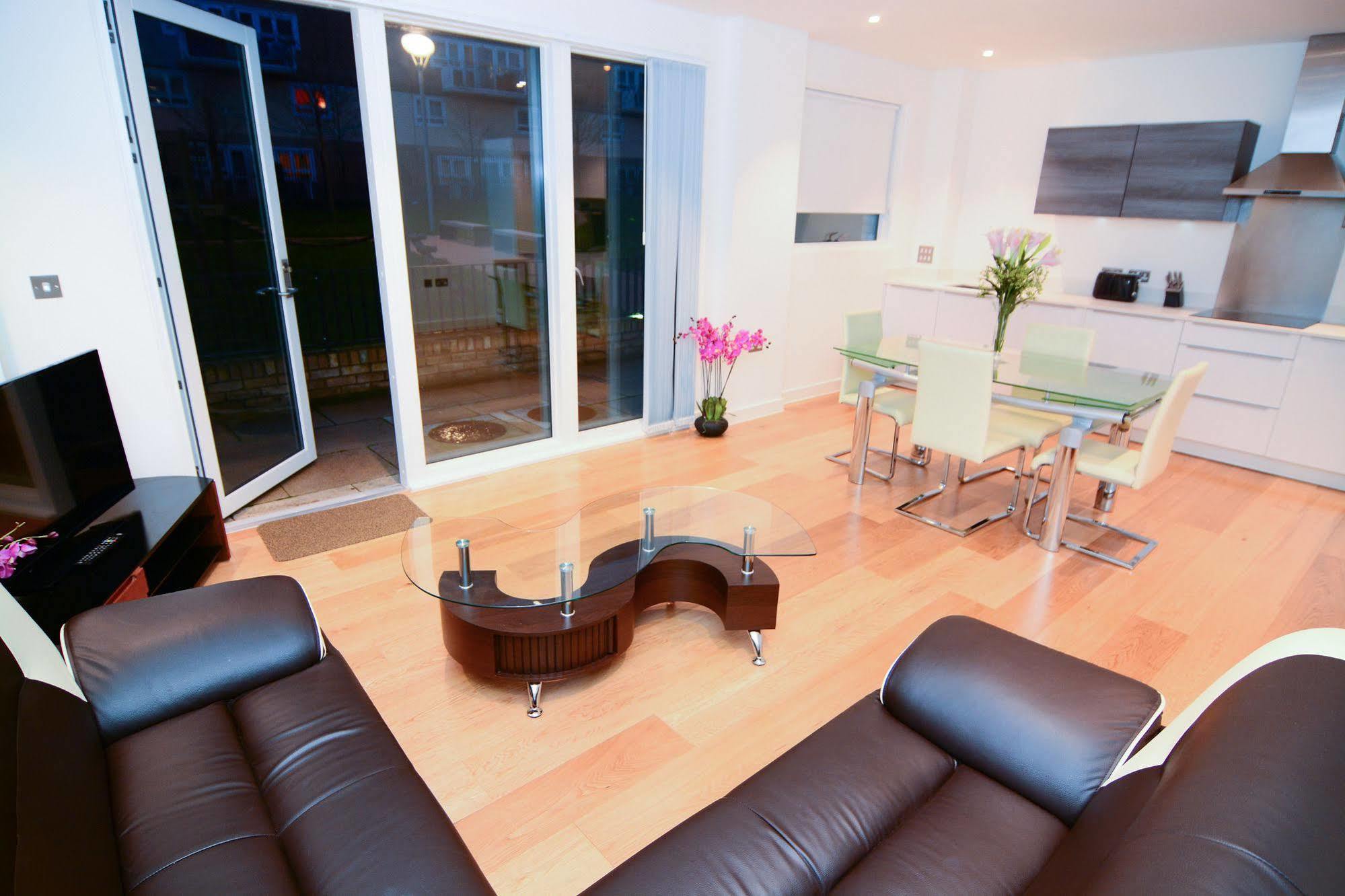 לונדון Apartment Wharf - Cambridge Av מראה חיצוני תמונה