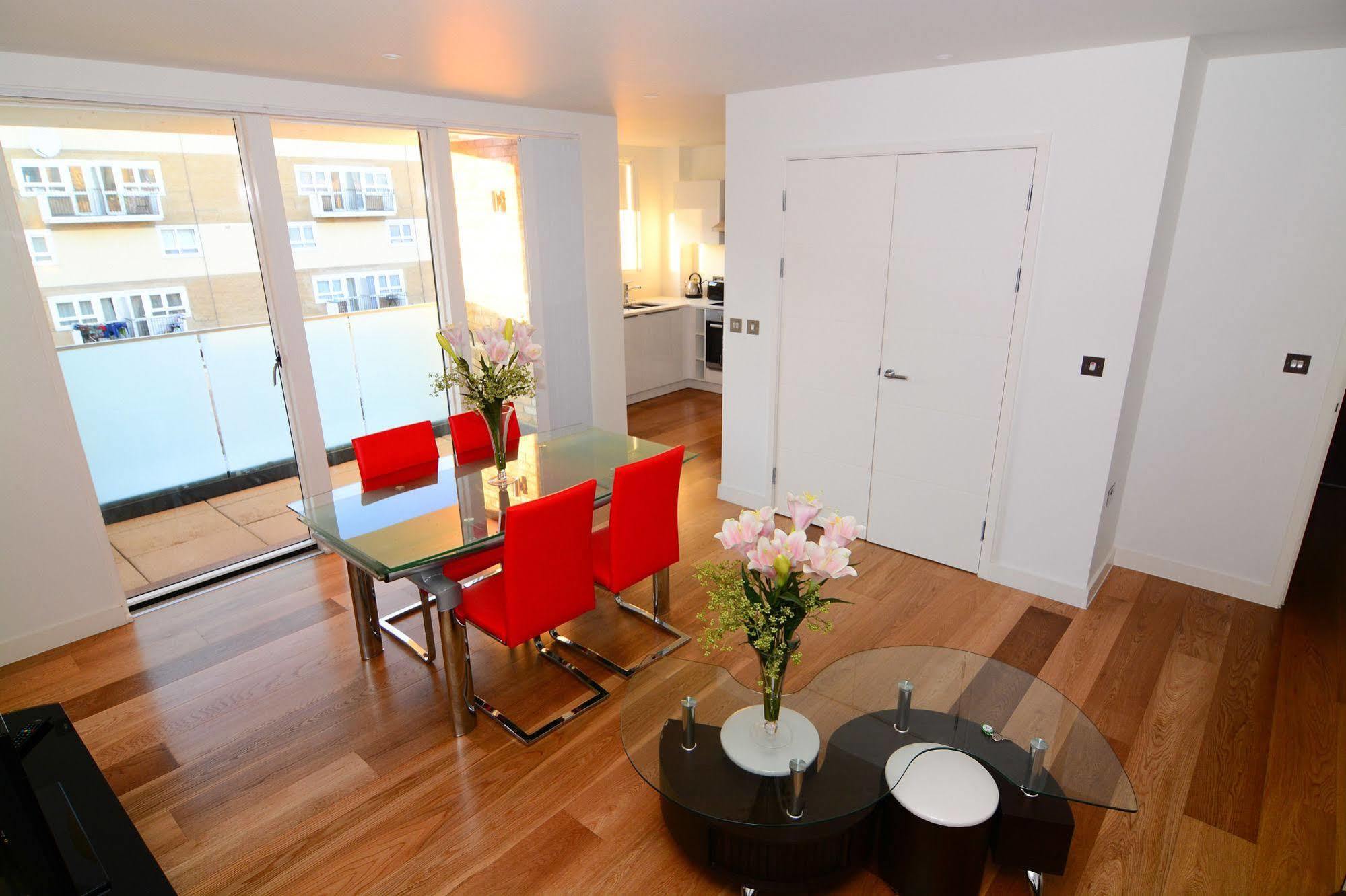 לונדון Apartment Wharf - Cambridge Av מראה חיצוני תמונה