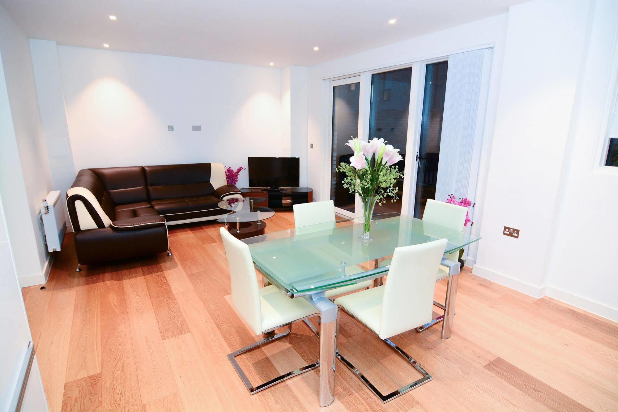 לונדון Apartment Wharf - Cambridge Av מראה חיצוני תמונה
