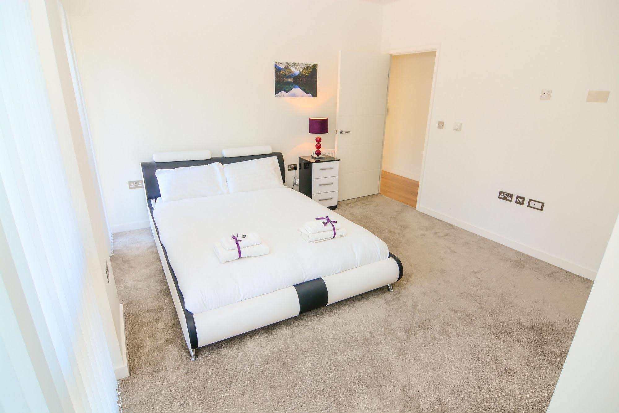לונדון Apartment Wharf - Cambridge Av מראה חיצוני תמונה