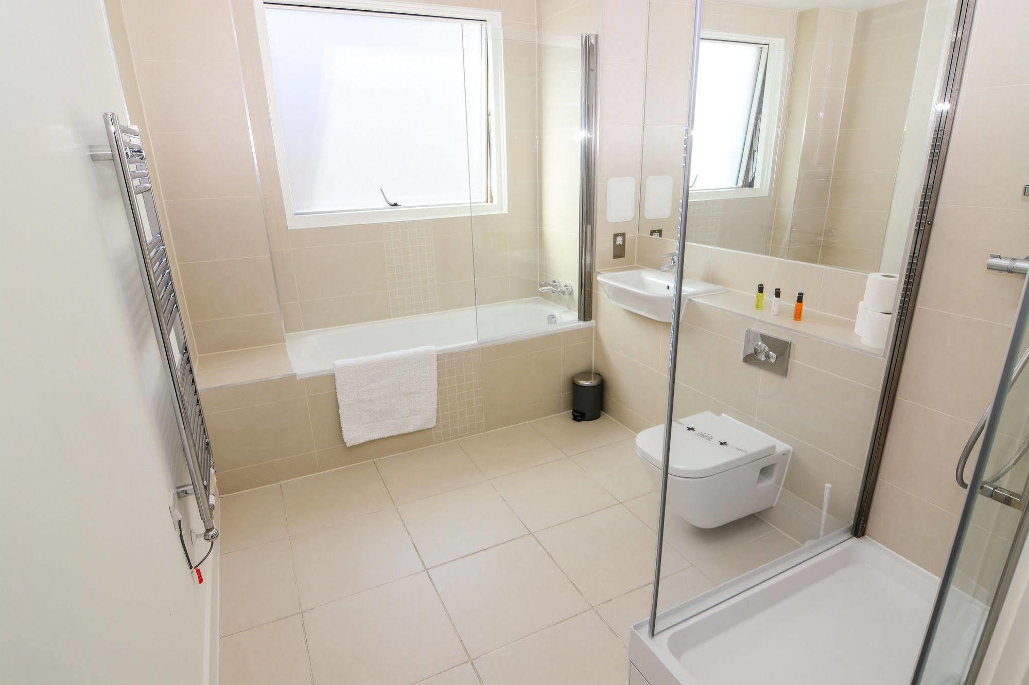 לונדון Apartment Wharf - Cambridge Av מראה חיצוני תמונה
