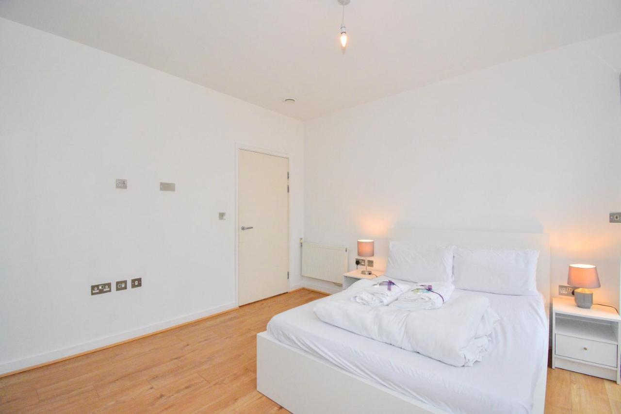 לונדון Apartment Wharf - Cambridge Av מראה חיצוני תמונה